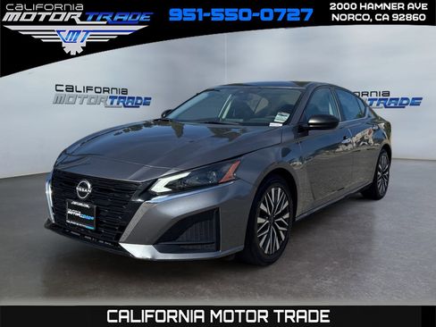 Used 2024 Nissan Altima 2.5 SV image 1
