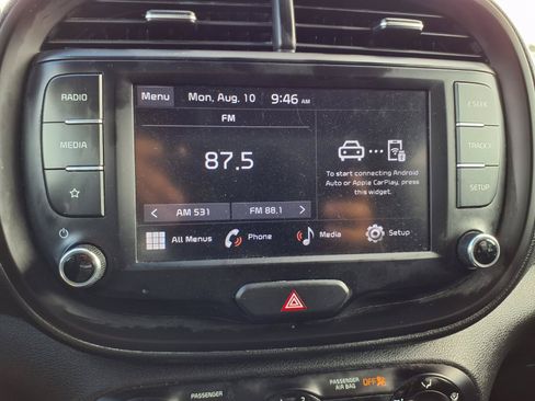 Used 2022 Kia Soul LX w/ Technology Package FWD image 6