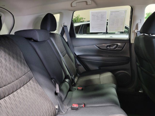 Used 2017 Nissan Rogue SV w/ Midnight Edition Package AWD/4WD image 14