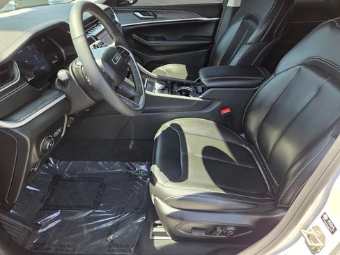 Used 2023 Jeep Grand Cherokee Limited RWD image 10