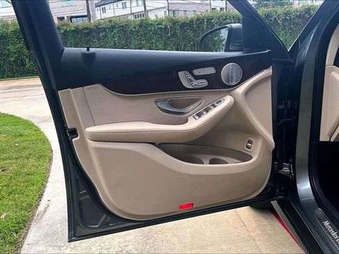 Used 2017 Mercedes-Benz GLC 300 image 25