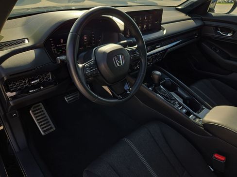 Used 2025 Honda Accord Sport image 9