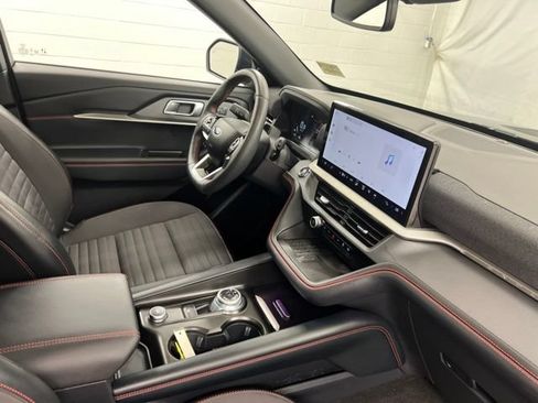 Used 2025 Ford Explorer ST-Line w/ Premium Package AWD/4WD image 27
