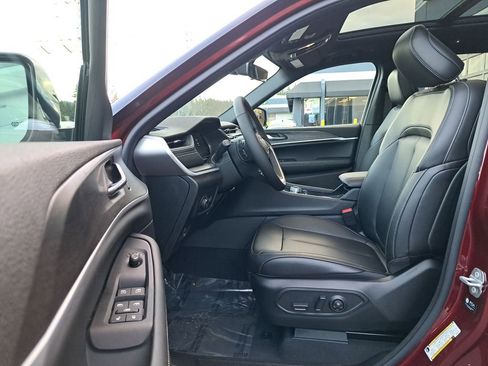 New 2025 Jeep Grand Cherokee L Limited w/ Trailer Tow Package AWD/4WD image 11