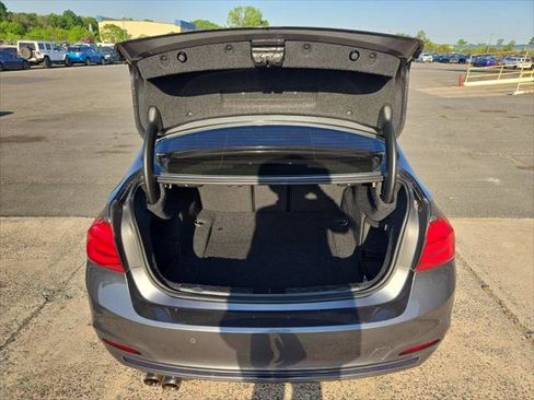 Used 2017 BMW 330i Sedan RWD image 18