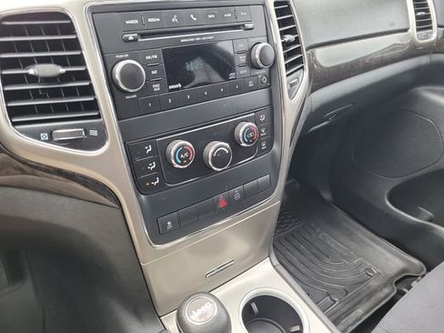 Used 2012 Jeep Grand Cherokee Laredo w/ Laredo E Group AWD/4WD image 16