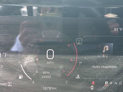 Used 2025 GMC Yukon XL Denali Ultimate AWD/4WD image 4