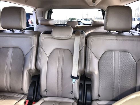 Used 2022 Ford Expedition Max Limited image 23