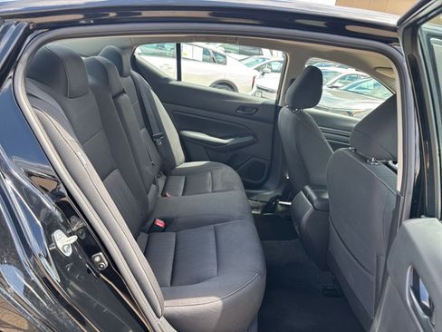 Used 2025 Nissan Altima 2.5 SV FWD image 25