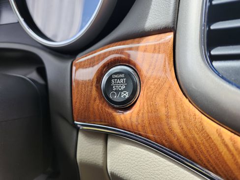 Used 2012 Jeep Grand Cherokee Overland AWD/4WD image 8