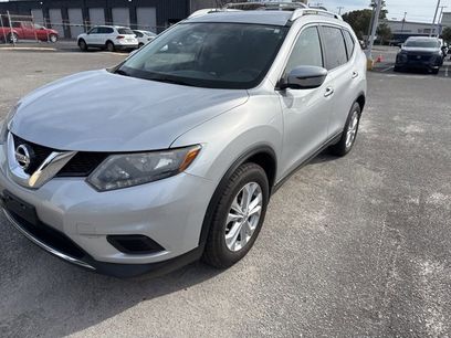 Used 2016 Nissan Rogue SV