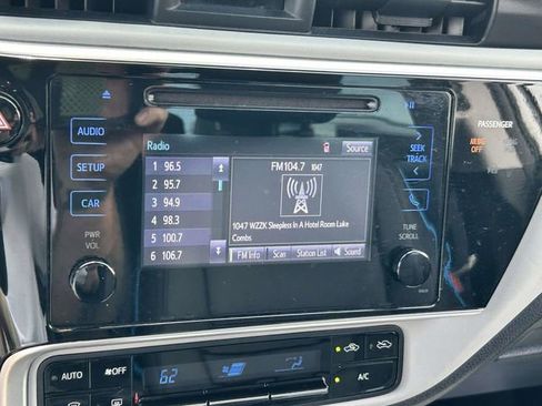 Used 2017 Toyota Corolla LE FWD image 14