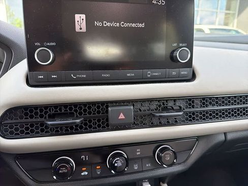 Used 2023 Honda HR-V LX image 17