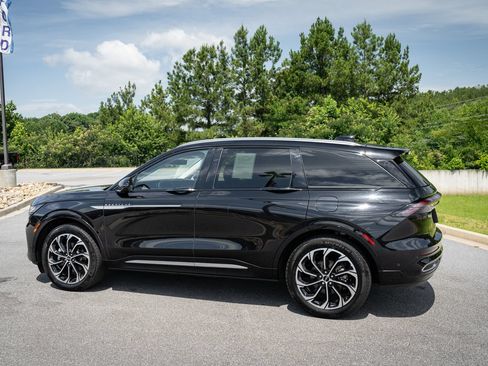 Used 2024 Lincoln Nautilus Reserve AWD/4WD image 7