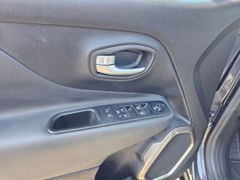 Used 2018 Jeep Renegade Limited image 27