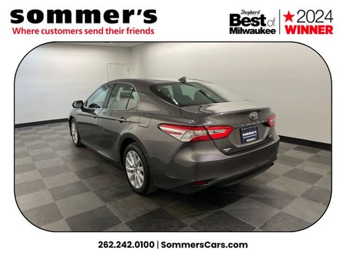 Used 2019 Toyota Camry LE image 3