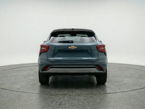 Used 2025 Chevrolet Trax LT FWD image 7