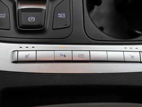 Used 2025 Kia Carnival FWD image 24