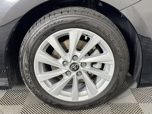 Used 2021 Toyota Camry LE image 30