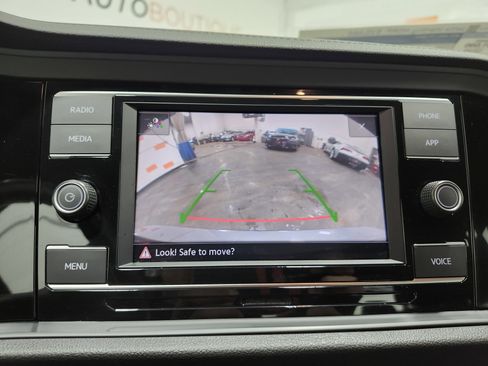 Used 2023 Volkswagen Jetta Sport image 2