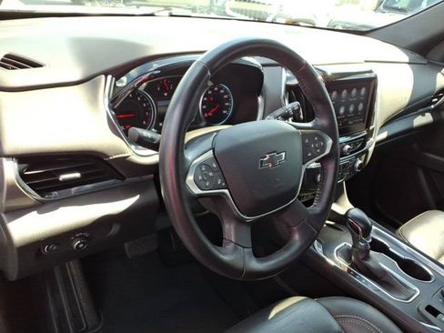 Used 2022 Chevrolet Traverse LT w/ Midnight/Sport Edition FWD image 8
