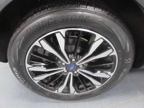 Certified 2021 Ford Escape SE w/ SE Sport Appearance Package image 16