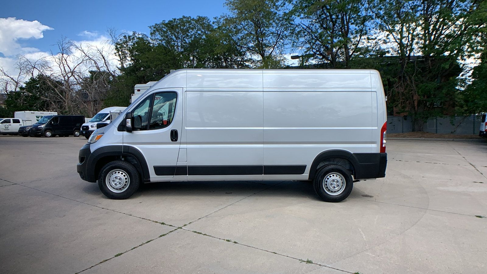 Used 2024 RAM ProMaster 2500 w/ Convenience Group FWD image 2