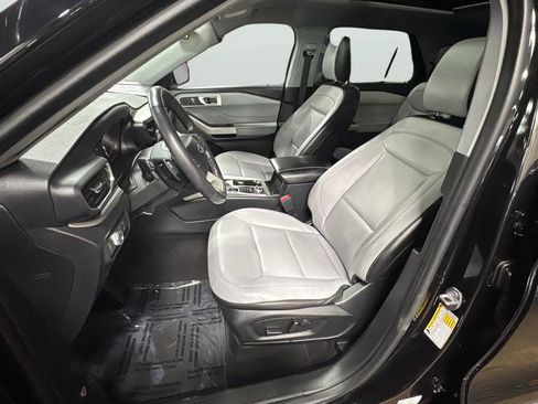 Used 2021 Ford Explorer XLT w/ Equipment Group 202A image 22