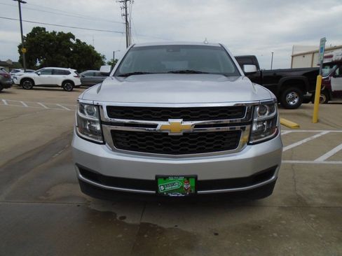 Used 2018 Chevrolet Tahoe LT image 2