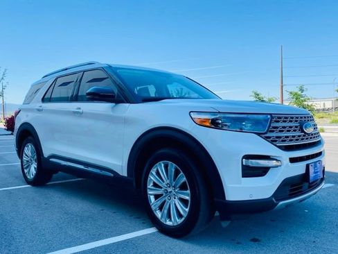Certified 2021 Ford Explorer Limited AWD/4WD image 3