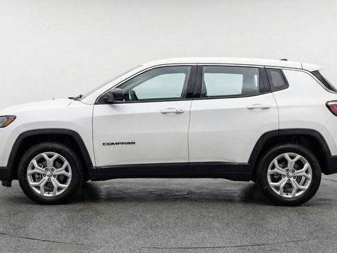 Used 2025 Jeep Compass Latitude AWD/4WD image 5