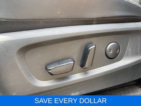 Used 2024 Nissan Pathfinder SL FWD image 23