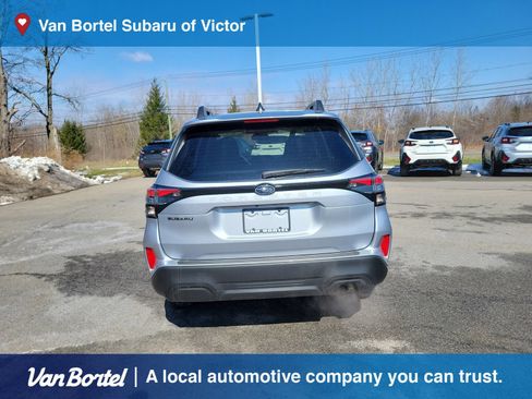 Used 2025 Subaru Forester Premium AWD/4WD image 4