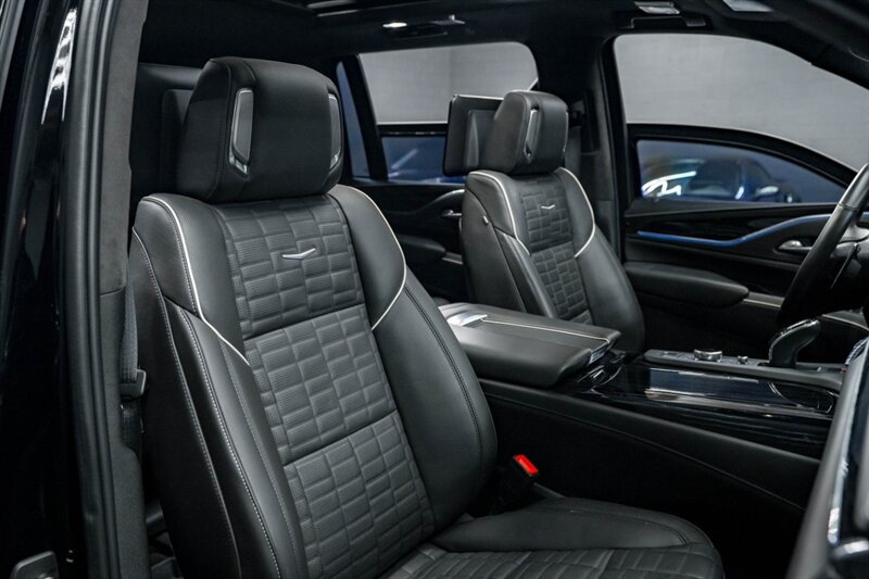 Used 2023 Cadillac Escalade ESV V w/ Heavy-Duty Trailer Package AWD/4WD image 40