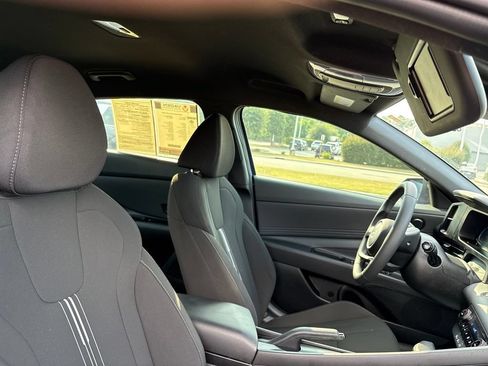 Certified 2025 Hyundai Elantra Sport FWD image 24