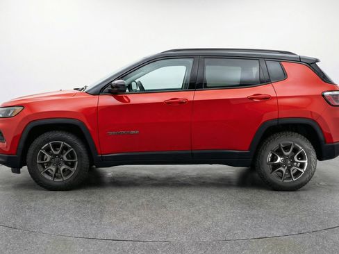 Used 2025 Jeep Compass Trailhawk image 5