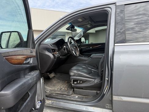 Used 2019 Cadillac Escalade Luxury image 9