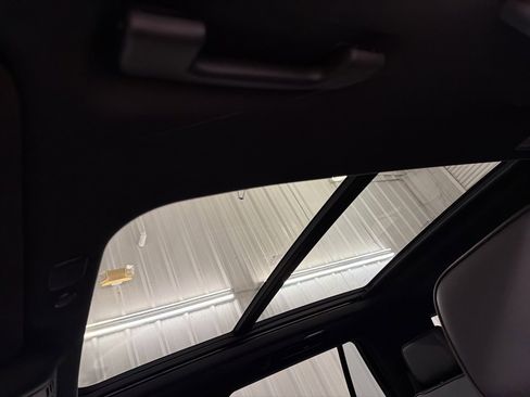 Used 2021 GMC Yukon Denali w/ Denali Premium Package image 18