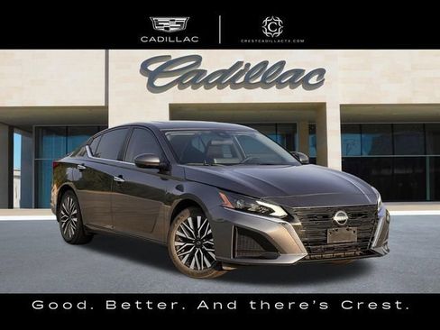 Used 2024 Nissan Altima 2.5 SV w/ SV Premium Package FWD image 2