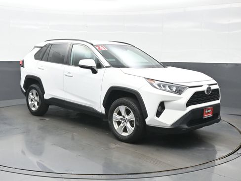 Used 2021 Toyota RAV4 XLE AWD/4WD image 8