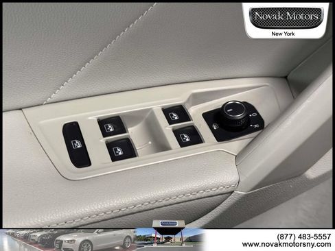 Used 2023 Volkswagen Tiguan SE AWD/4WD image 14