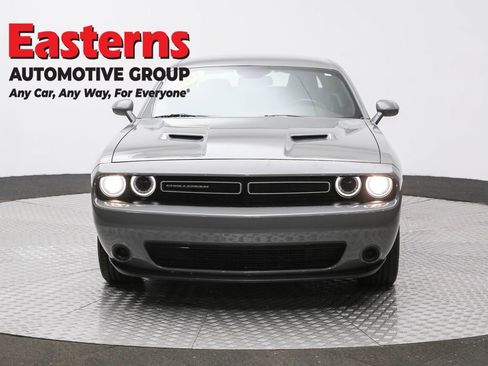 Used 2023 Dodge Challenger SXT image 2