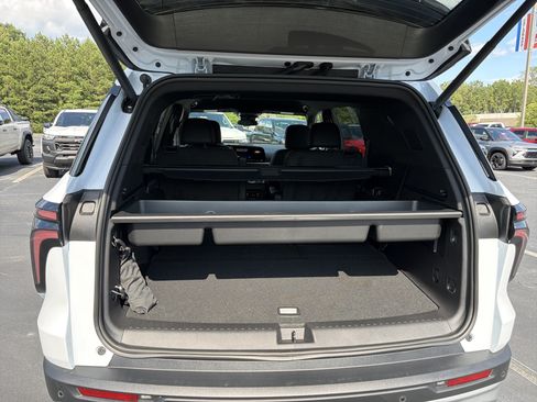 New 2026 Chevrolet Traverse LT w/ LPO, Cargo Package FWD image 18
