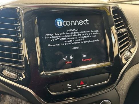 Used 2020 Jeep Cherokee Limited image 18