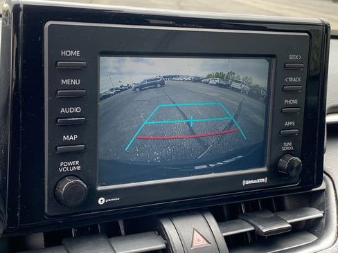 Used 2021 Toyota RAV4 LE FWD image 10