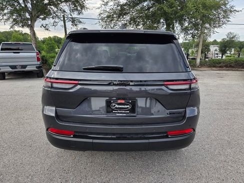 Certified 2025 Jeep Grand Cherokee Limited w/ Black Appearance Package RWD image 8