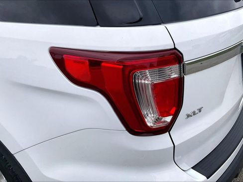 Used 2018 Ford Explorer XLT FWD image 28