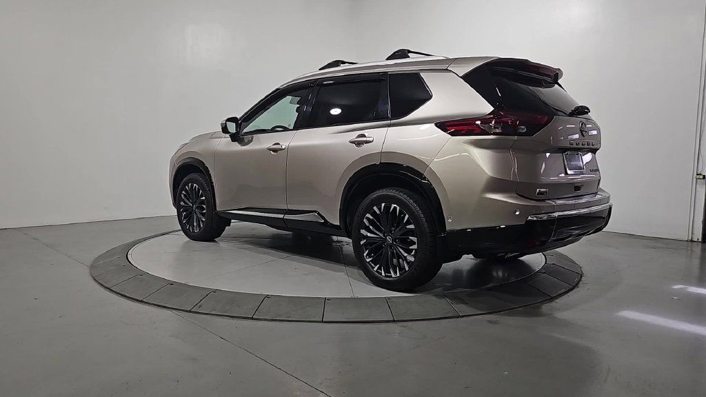 Certified 2025 Nissan Rogue Platinum FWD image 3