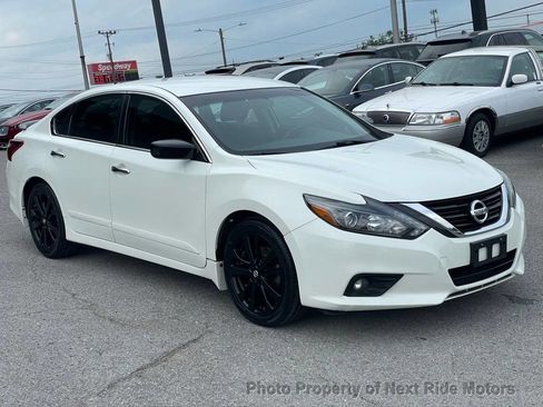 Used 2017 Nissan Altima 2.5 SR w/ Midnight Edition Package FWD image 4