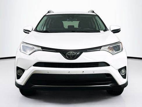 Used 2018 Toyota RAV4 XLE AWD/4WD image 2